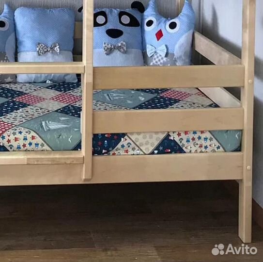 Двухъярусная кровать - домик из массива березы