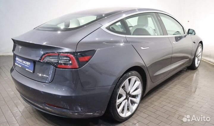 В разборе Tesla Model 3 2018 год