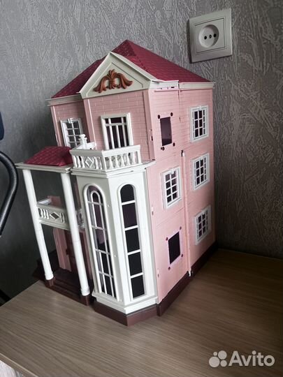 Большой кукольный домик
