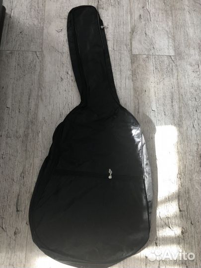 Гитара с чехлом