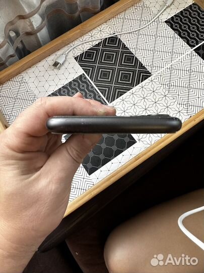 Телефон iPhone 11