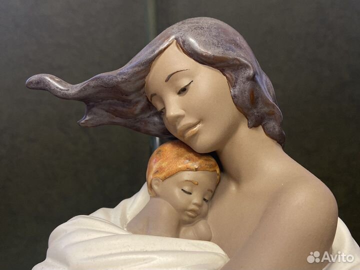 Фарфоровая статуэтка