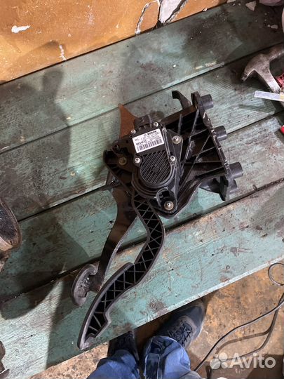 Педаль газа renault laguna 3 2,0 дизель