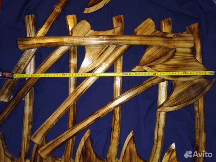 Деревянный лакированный топор 65 см