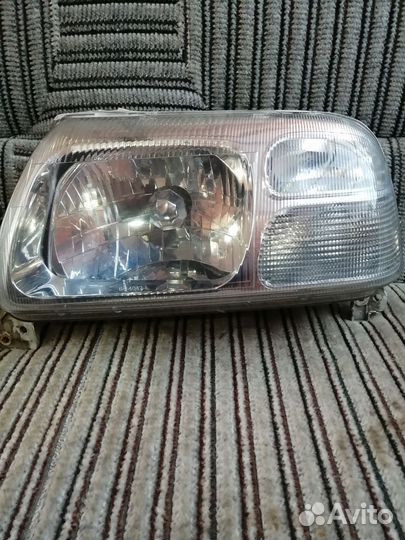 Фара передняя паравя, левая