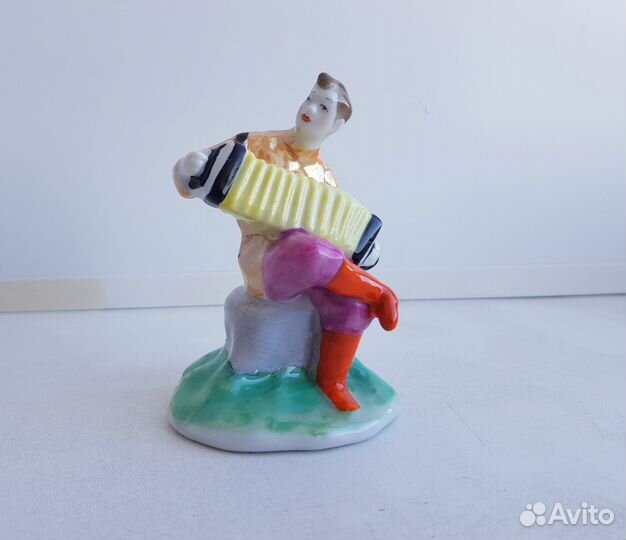 Фарфоровая статуэтка СССР Гармонист Дулево 1962 г