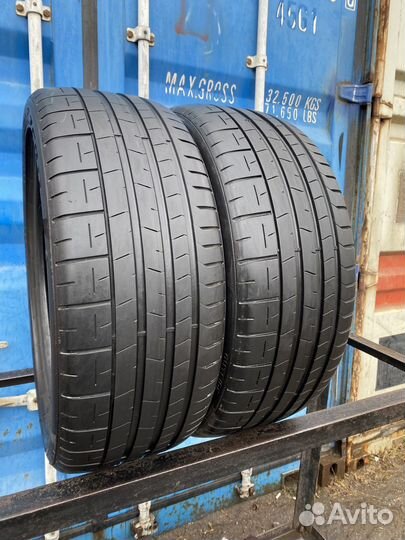 Pirelli P Zero PZ4 245/40 R19 98Y