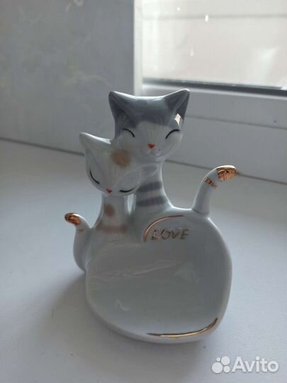 Фигурка фарфоровая держатель для украшений