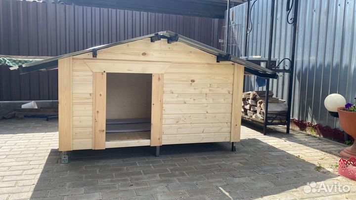 Домик для собаки на металлическом каркасе