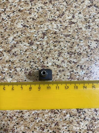 Разьем питания с клеммой