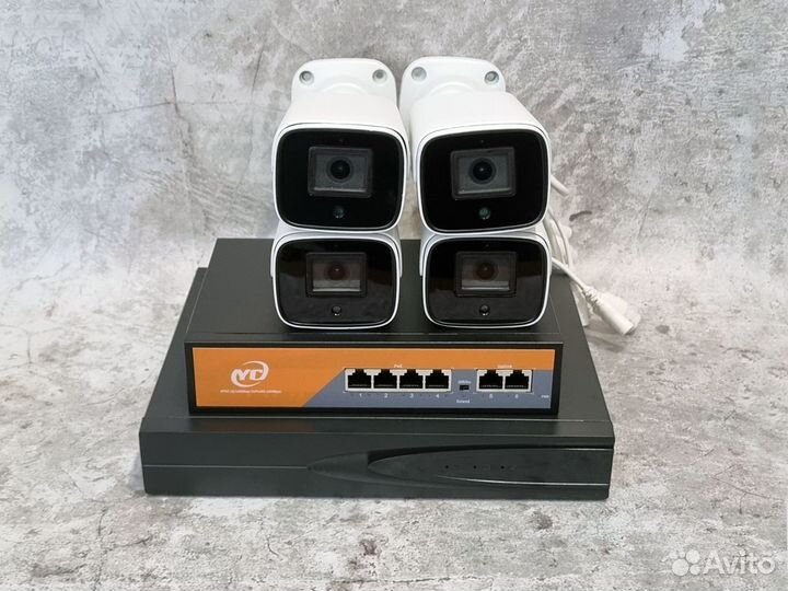 Комплект PoE видеонаблюдения на 4 камеры 4 мп