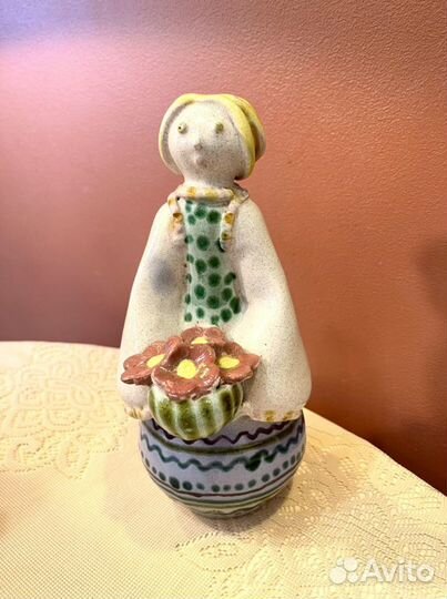 Коллекция фарфоровых статуэток