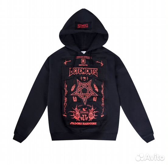 Vetements hardcore patch red hoodie на руках