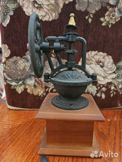 Ручная кофемолка