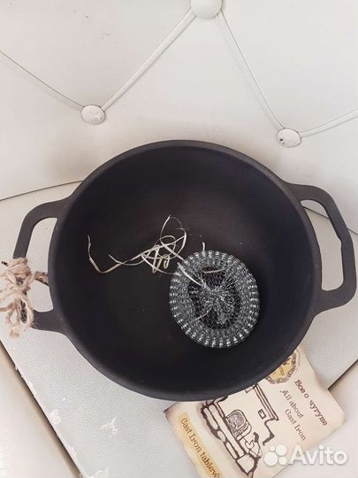 Кастрюля чугунная