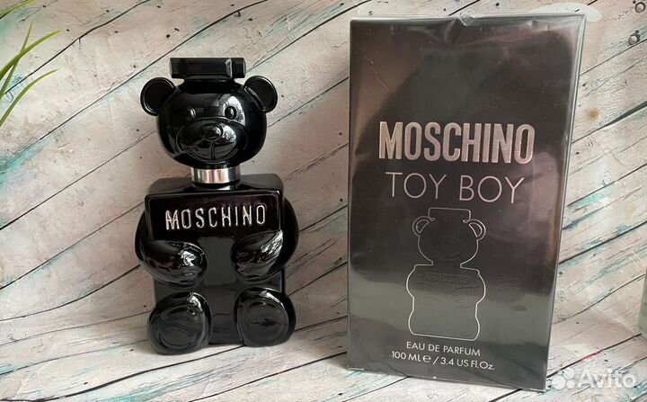 Moschino toy boy