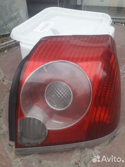 Фара задняя правая на тойоту Авенсис