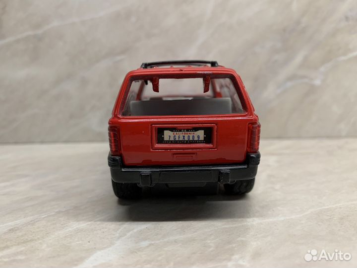 Модель Jeep Grand Cherokee. Welly. Красный