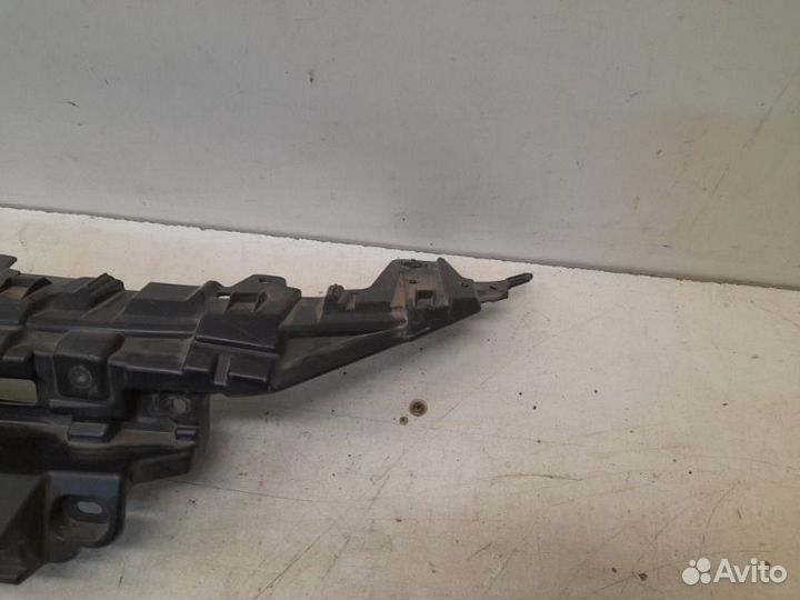 Кронштейн решетки радиатора Toyota Rav4 50 2019