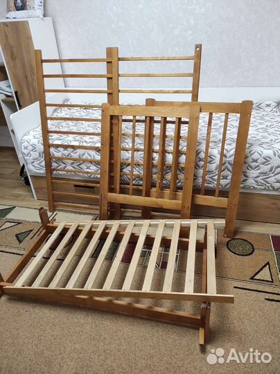 Детская кроватка с маятником +полный комплект