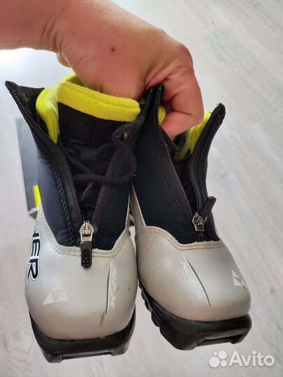 Детские лыжные ботинки fischer 33р