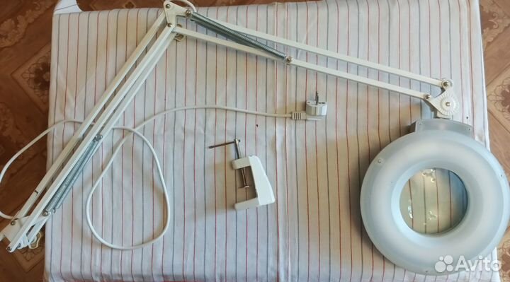 Лупа на струбцине круглая настольная с подсветкой