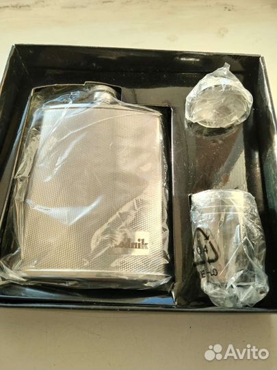 Набор фляжки с рюмками