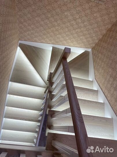 Лестница деревянная из Массива в дом Ясень,Дуб,Бук