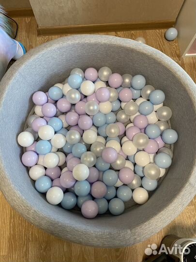 Сухой бассейн с шариками
