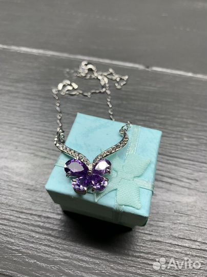 Бижутерия. Подвеска с кулоном в виде бабочки