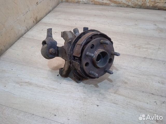 Кулак поворотный задний левый Lexus Rx300 1