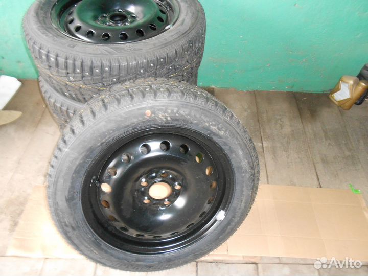 Roadstone Winguard Spike 205/55 R16 и 205/55 R16 200H
