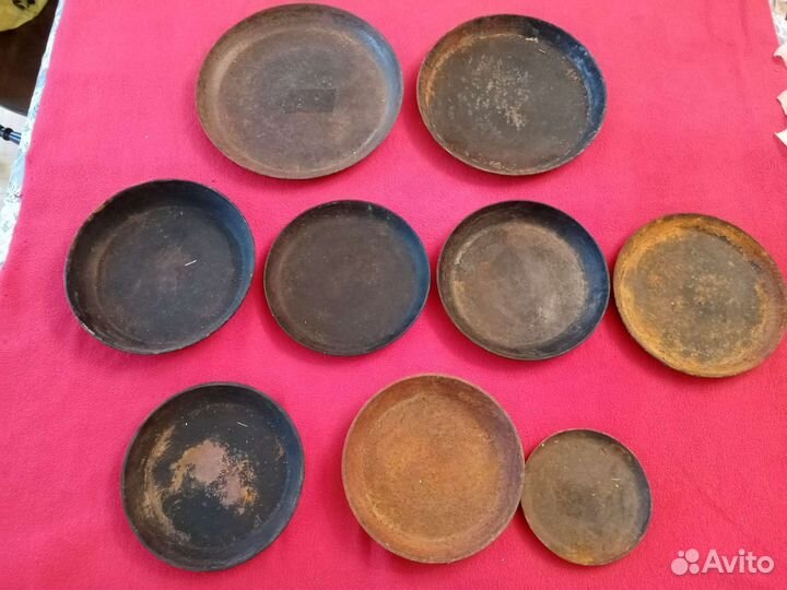 Старинные чугунные сковородки