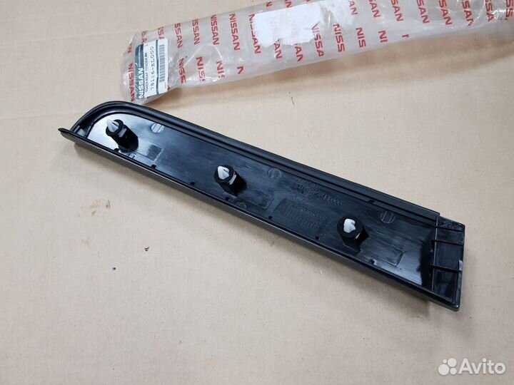 Накладка стойки двери Ниссан Тиида C11 78126EL000