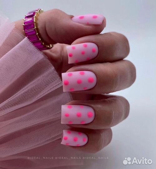 Модель на маникюр