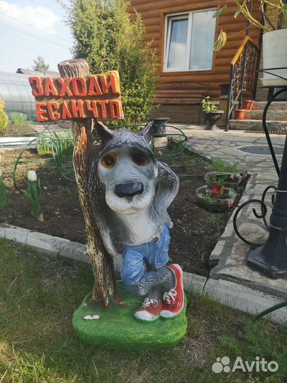 Декоративная фигура волк