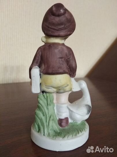 Фарфоровая статуэтка 