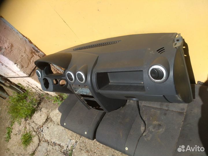 Торпедо Рено Логан 2008г.в