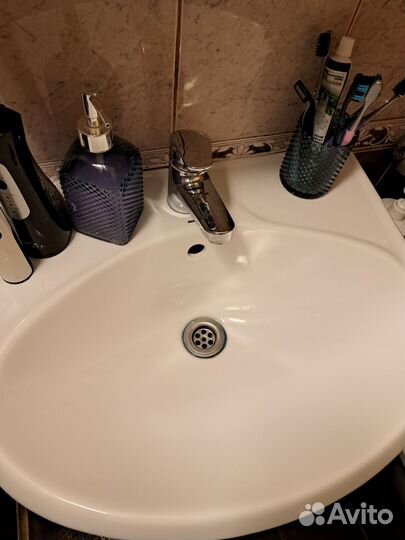 Тумба раковина и зеркало для ванной