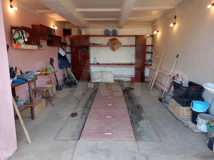 Гараж, > 30 м²