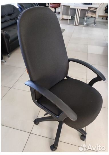 Офисное кресло