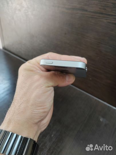 iPhone SE, 32 ГБ