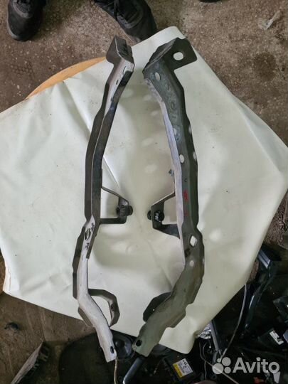 Крепление панели переднее Renault Fluence седан