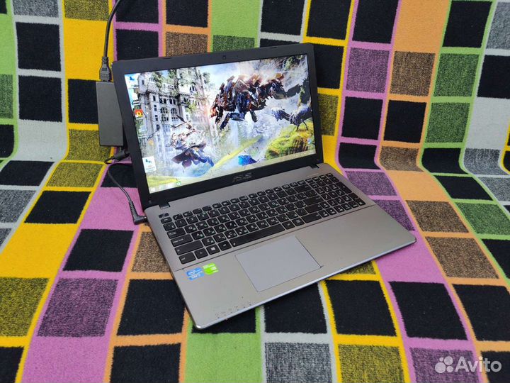 Ноутбук asus X550CC