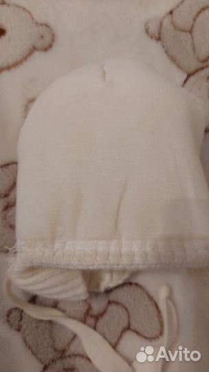 Шапочка зимняя для малыша на выписку