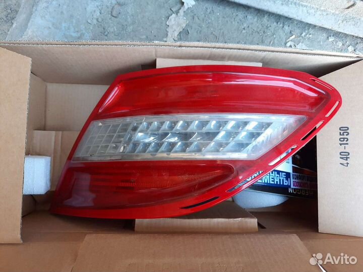 Задняя правая фара мерседес w 204