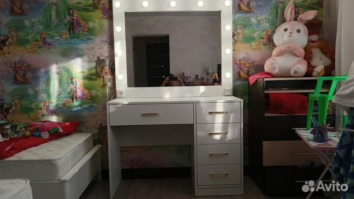 Туалетный столик