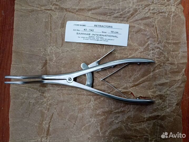 Медицинский инструмент. Ретрактор