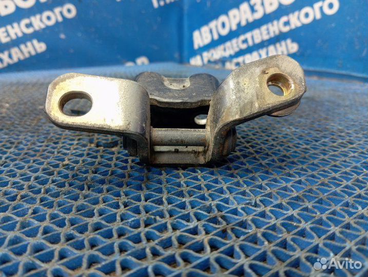 Петля двери Mazda Familia седан 1998