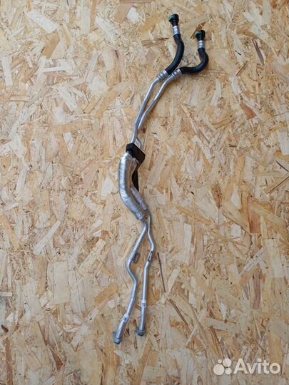 Подводящий трубопровод радиатора охлаждения масла